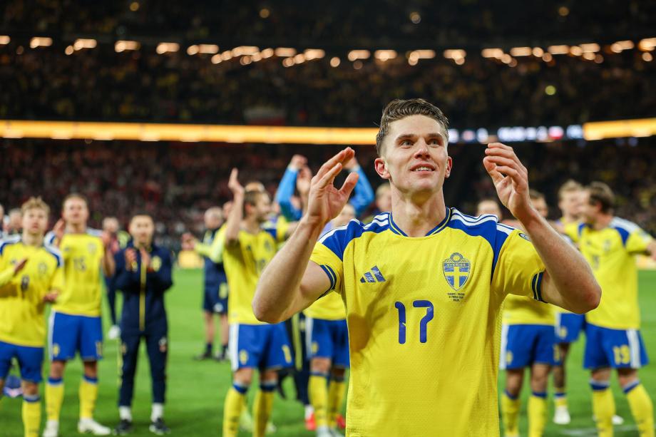 [图]约克雷斯绝杀伊兰加建功 瑞典3-2波兰晋级世界杯